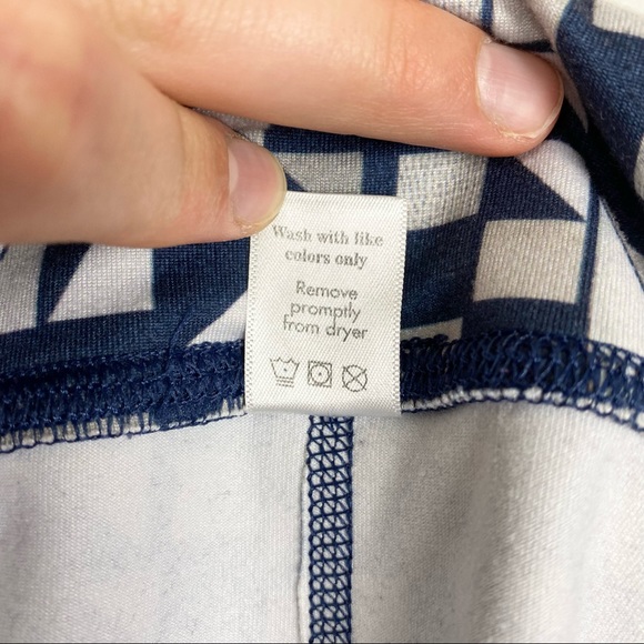 Fleo Geometric Triangle Print Shorts - Picture 5 of 5